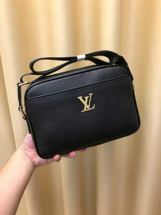 Picture of Louis Vuitton Mens Bags _SKUfw134077754fw
